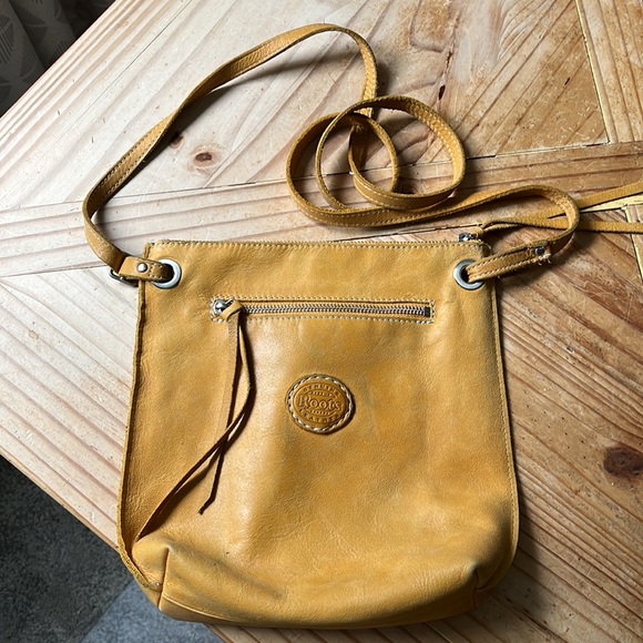 Genuine Roots Festival bag in Golden Tribe leather. - Picture 2 of 5
